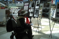 휠체어 타고 감상